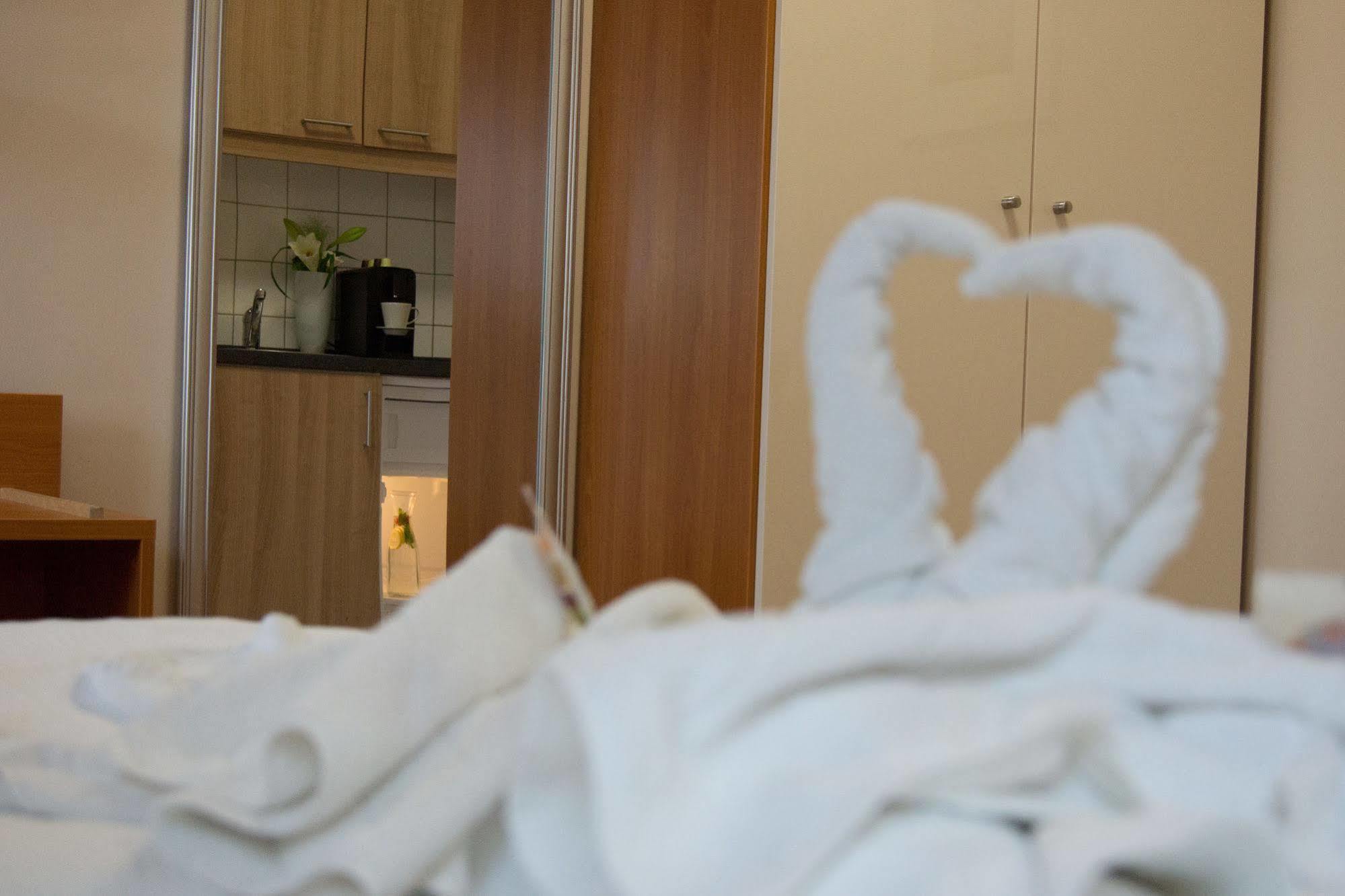 Airport Hotel One Aparthotel Sylt Экстерьер фото